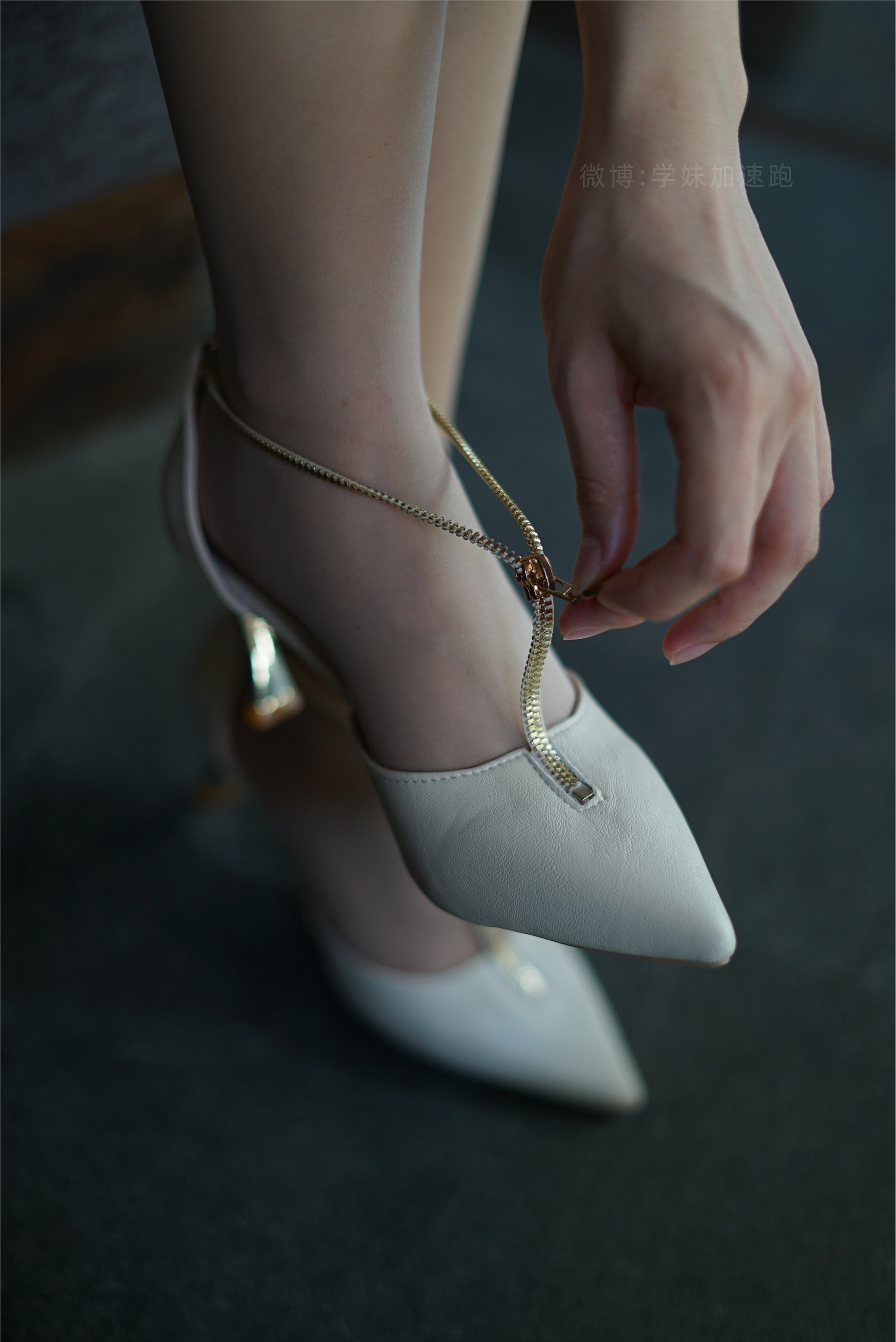 学妹加速跑 XM053《灰裙下的丝-玲玲》